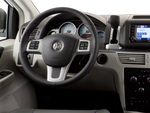 2010 Volkswagen Routan SEL w/Navigation