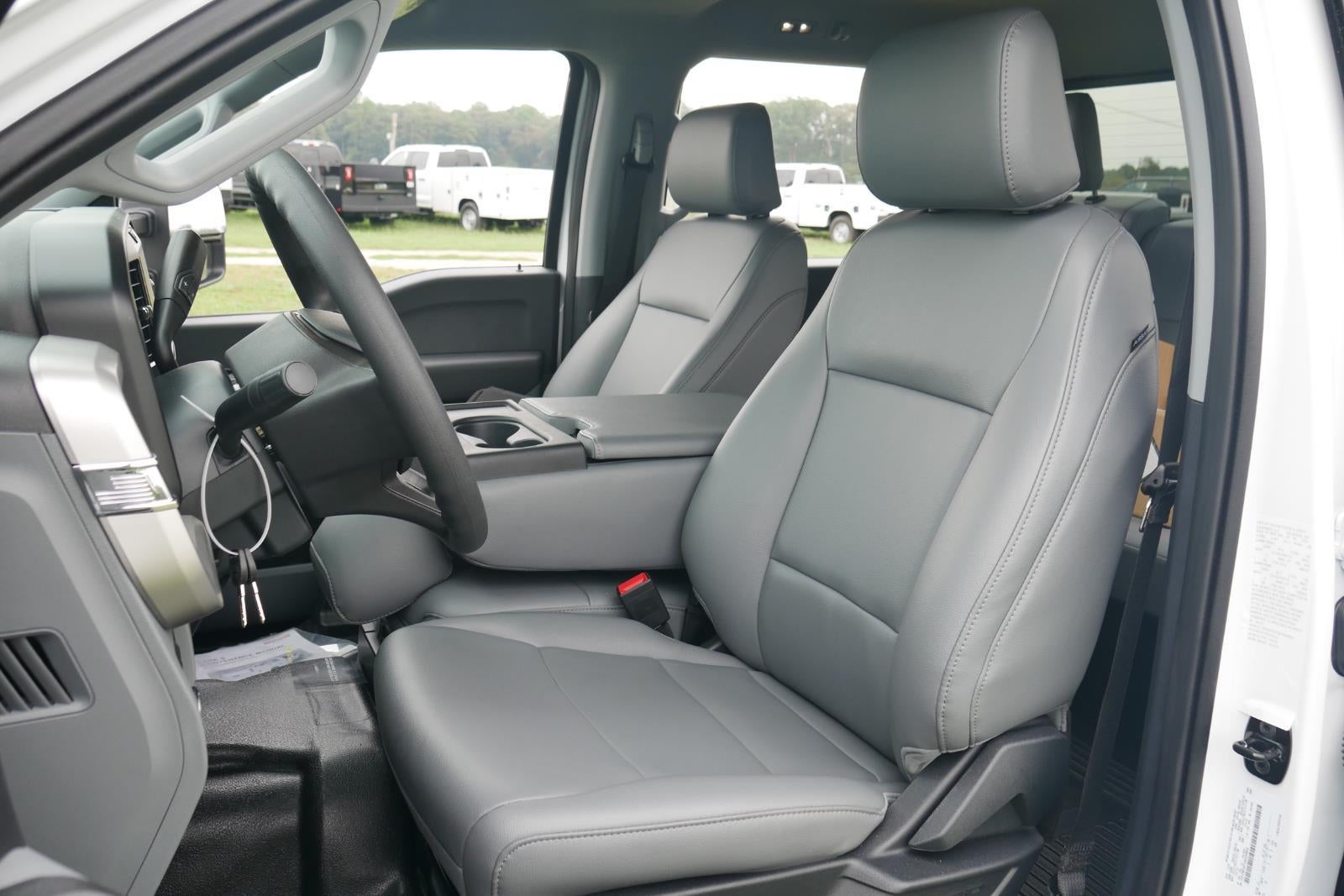 2025 Ford Super Duty F-250 8' KNAPHEIDE SERVICE BODY, SPRAY IN LINER, CLASS V HITCH