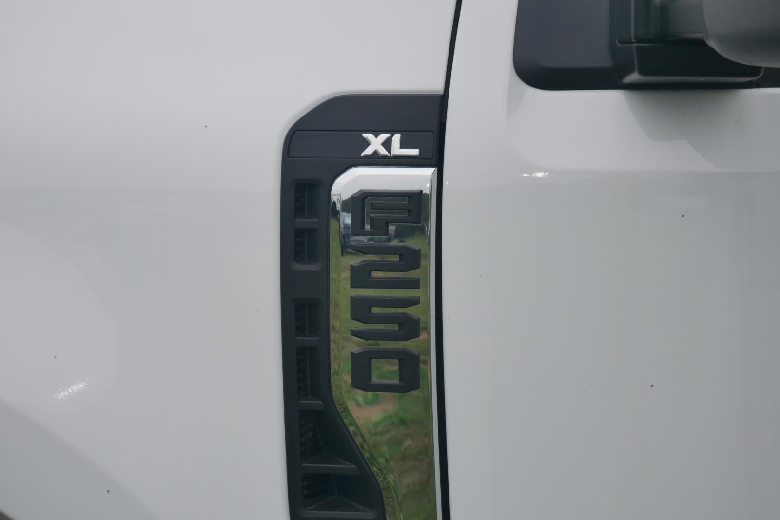 2025 Ford Super Duty F-250 8' KNAPHEIDE SERVICE BODY, SPRAY IN LINER, CLASS V HITCH