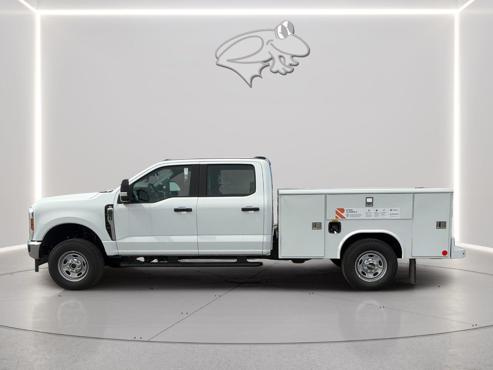 2026 Ford Super Duty F-250 SRW 8' READING CLASSIC II SERVICE BODY, C260 PACKAGE, CLASS V HITCH