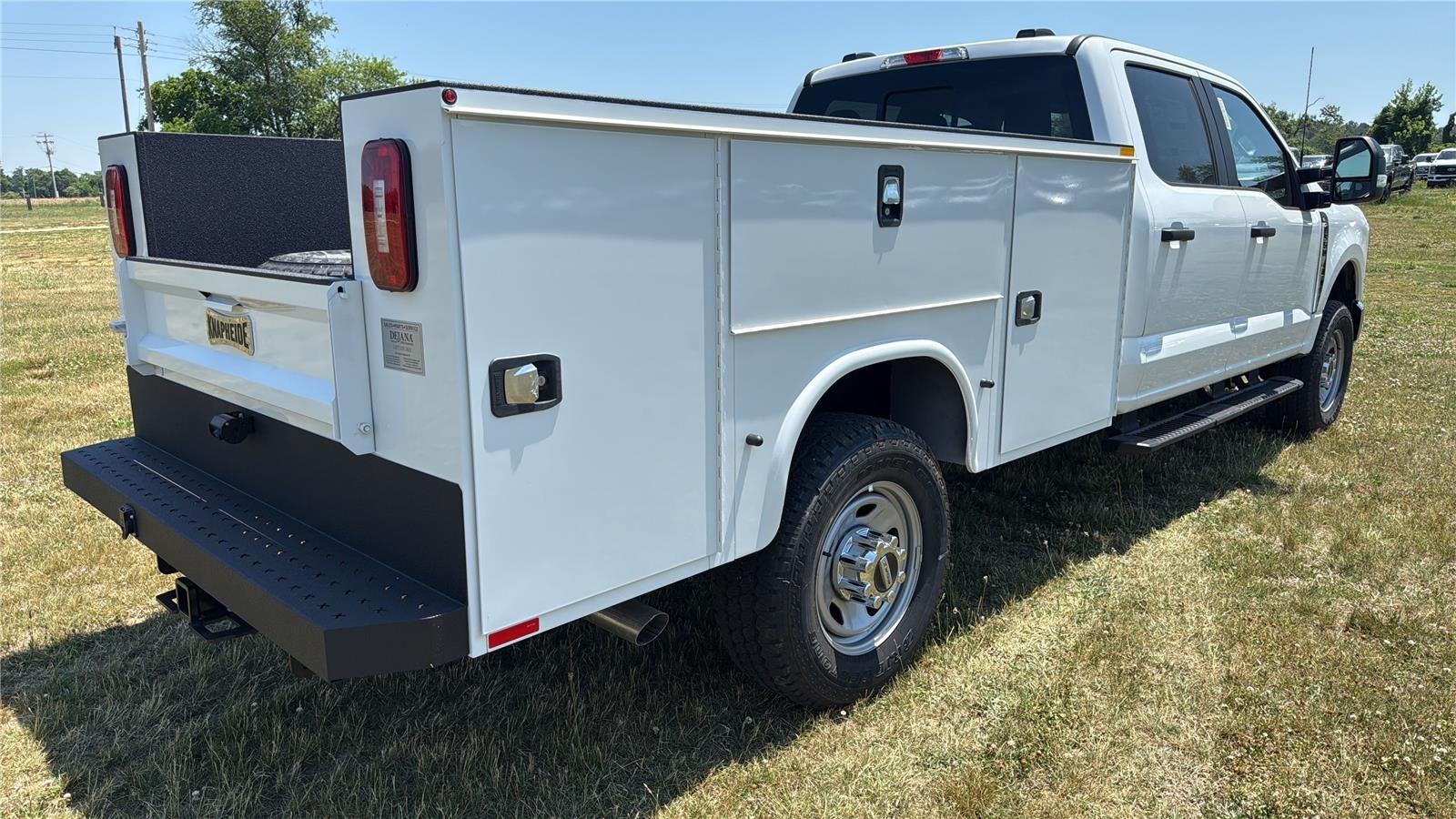 2026 Ford Super Duty F-350 SRW 9' KNAPHEIDE SERVICE BODY, CLASS V HITCH, SPRAY IN LINER, REMOTE LOCKS