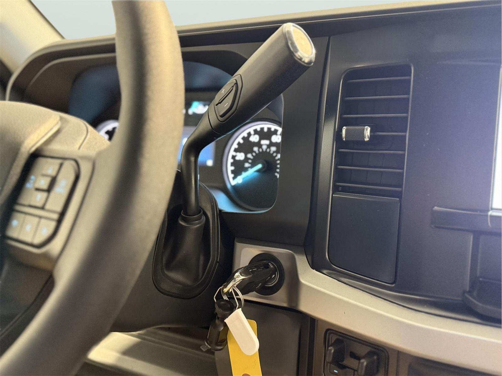 2026 Ford Super Duty F-350 SRW XL CHASSIS ONLY