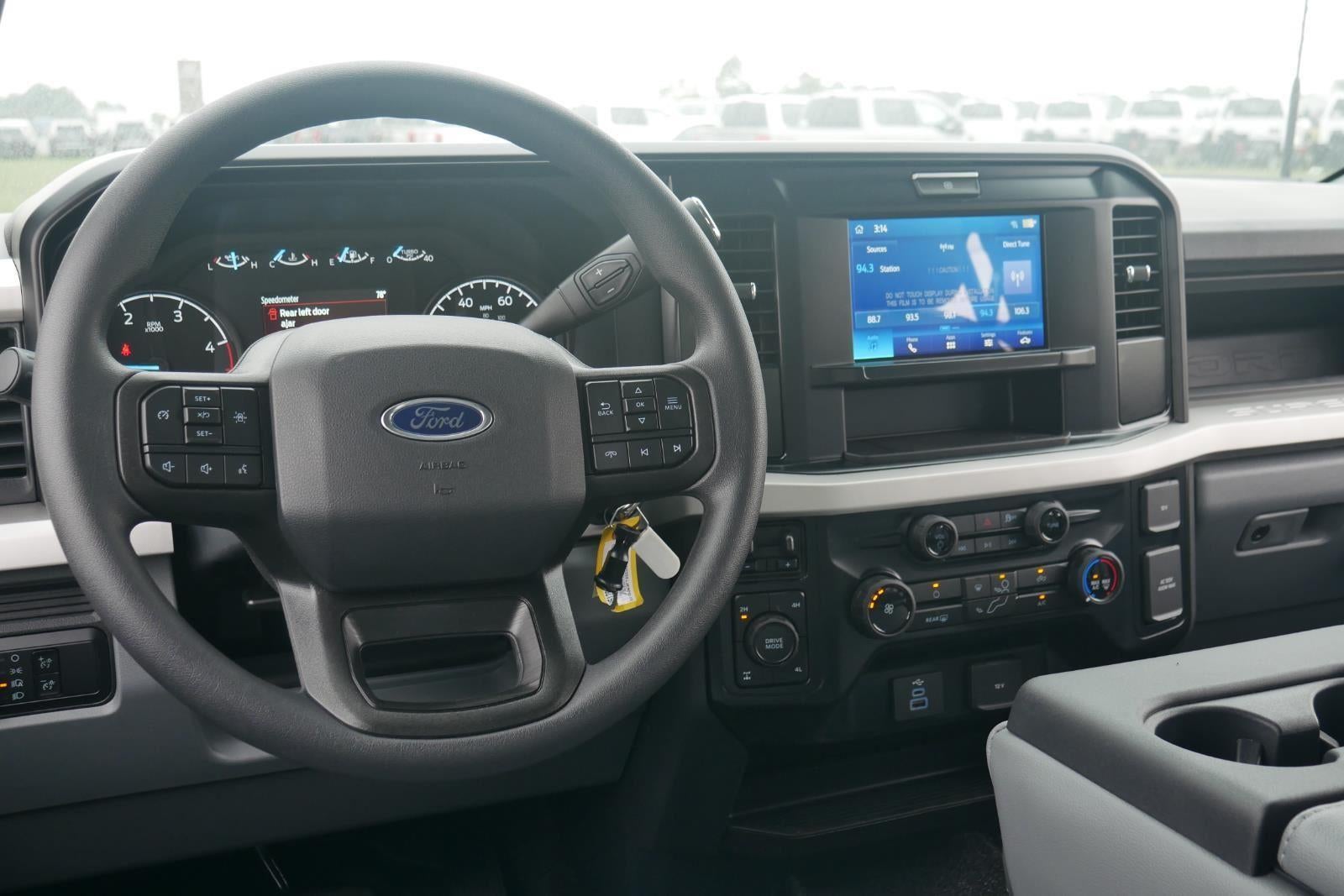 2025 Ford Super Duty F-350 9' KNAPHEIDE SERVICE BODY,REMOTE LOCKS, SPRAY IN LINER, CLASS V HITCH, LED COMPARTMENT LIGHTS