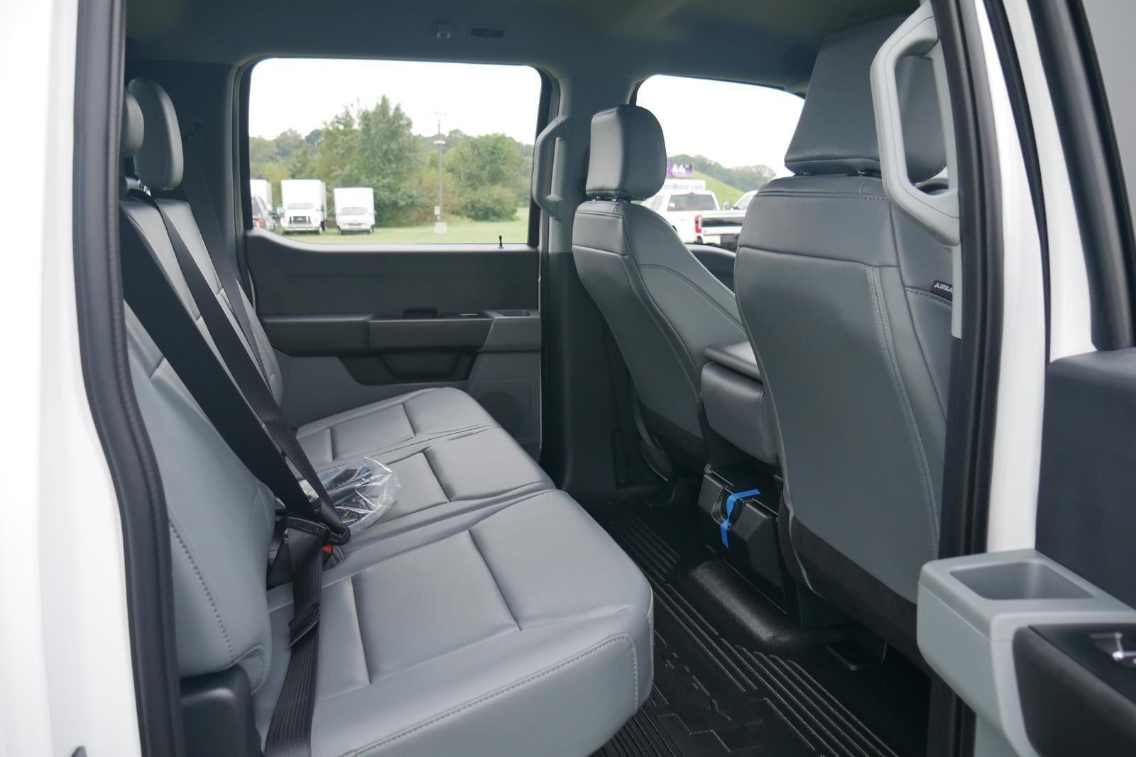 2025 Ford Super Duty F-350 9' KNAPHEIDE SERVICE BODY,REMOTE LOCKS, SPRAY IN LINER, CLASS V HITCH, LED COMPARTMENT LIGHTS