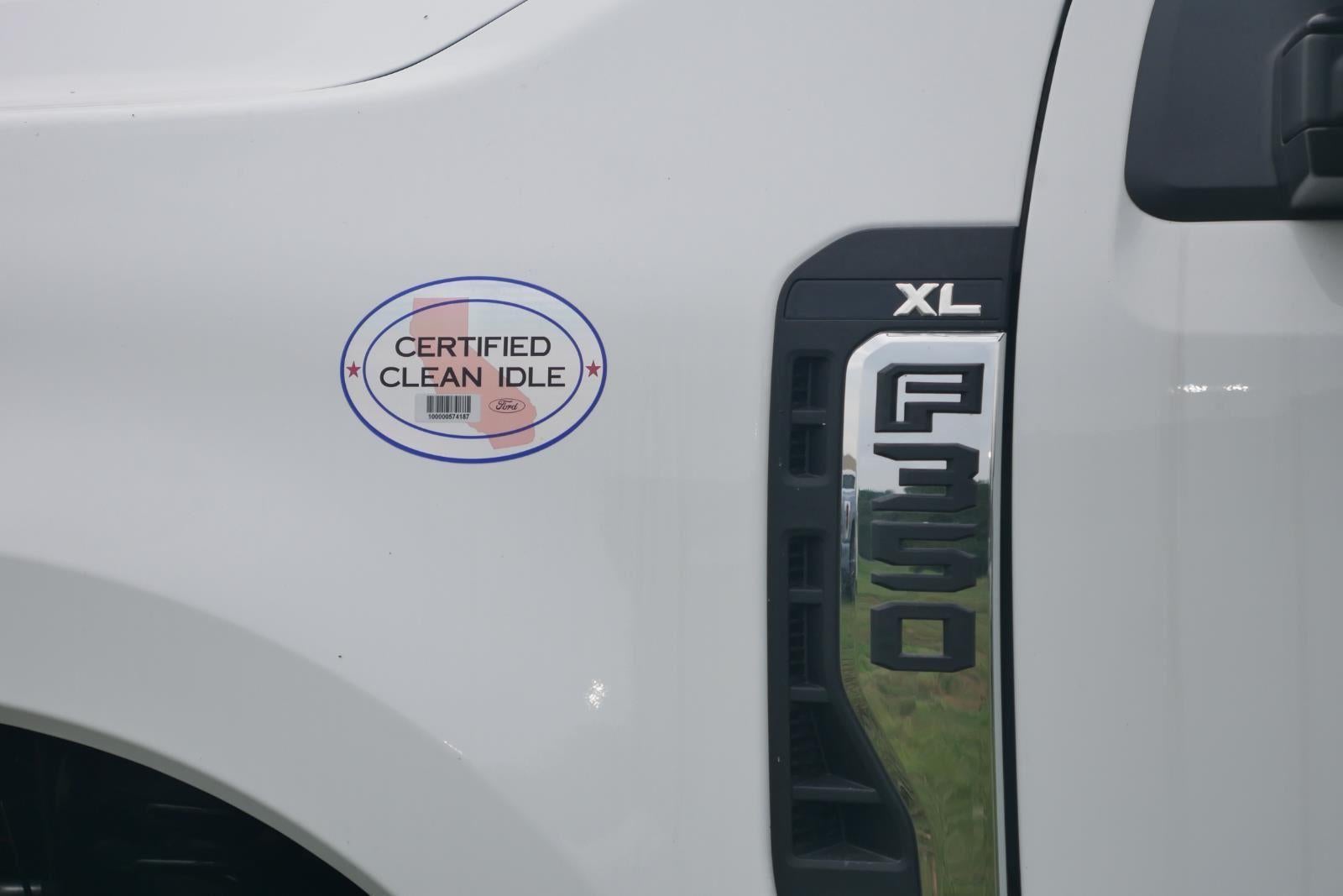 2025 Ford Super Duty F-350 9' KNAPHEIDE SERVICE BODY,REMOTE LOCKS, SPRAY IN LINER, CLASS V HITCH, LED COMPARTMENT LIGHTS