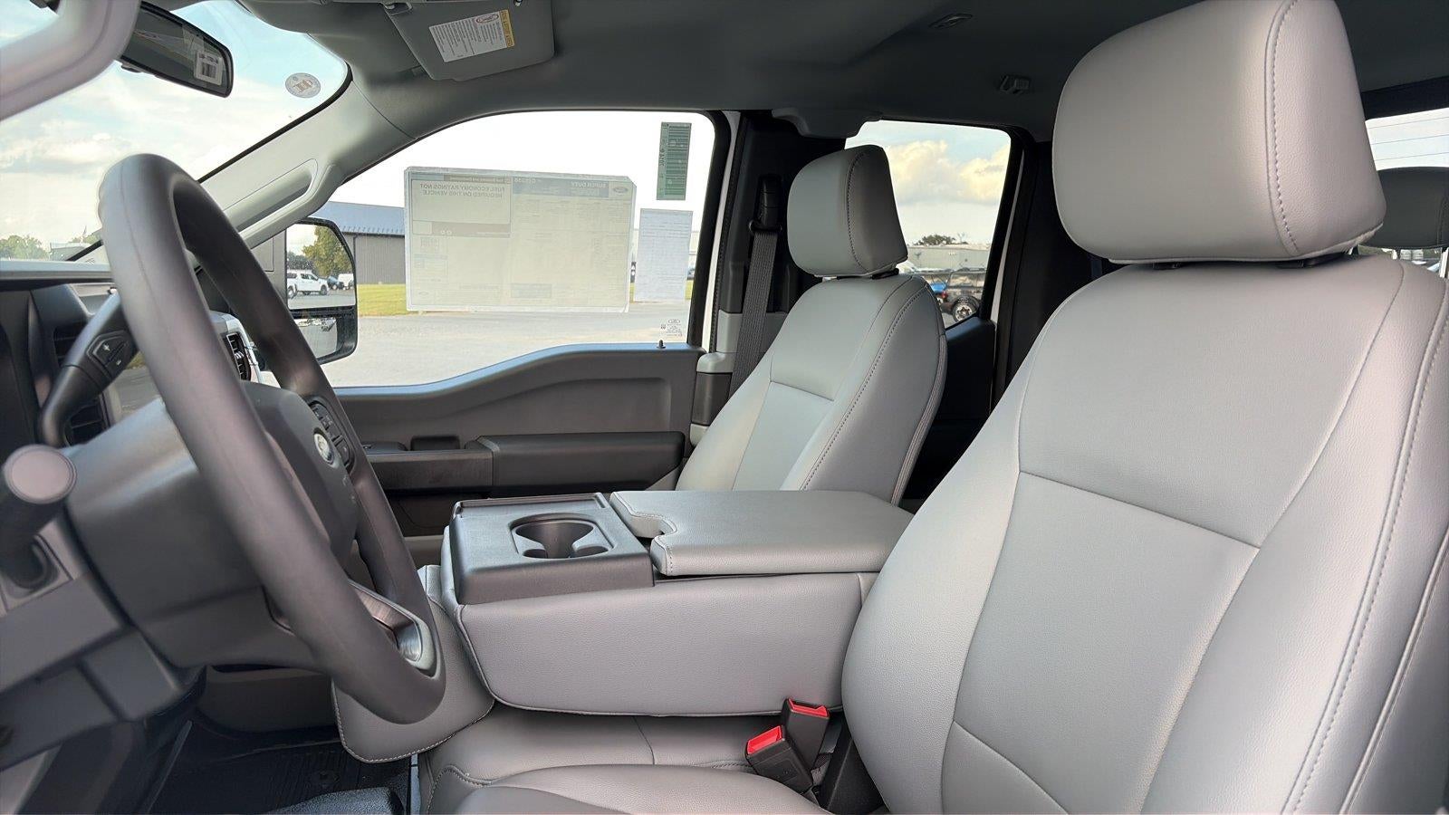 2027 Ford Super Duty F-350 SRW XL