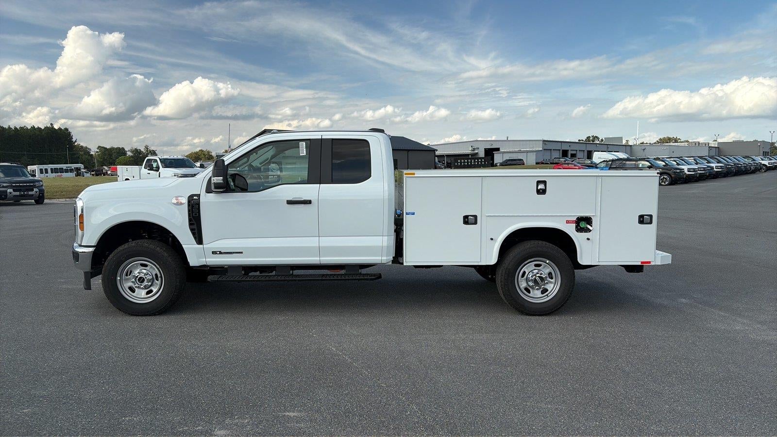2027 Ford Super Duty F-350 SRW XL