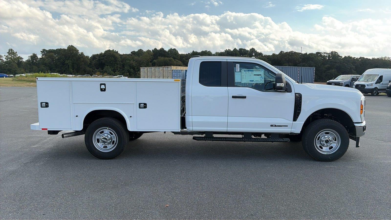 2027 Ford Super Duty F-350 SRW XL