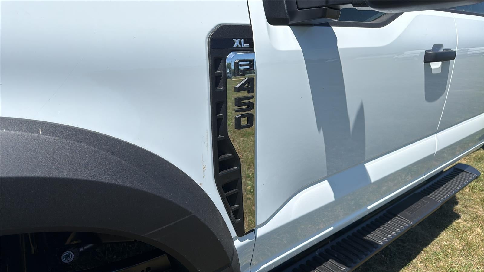 2026 Ford Super Duty F-450 DRW XL CHASSIS ONLY