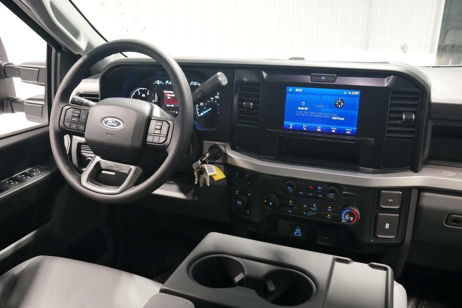 2025 Ford Super Duty F-450 DRW 9' DYNA PRO 3-4 YARD DUMP, BUYERS "L" PACK TOOL BOX, 1/4 CAB SHIELD, MANUAL TARP, FULL PLATE COMBO HITCH 2 5/16" BALL,