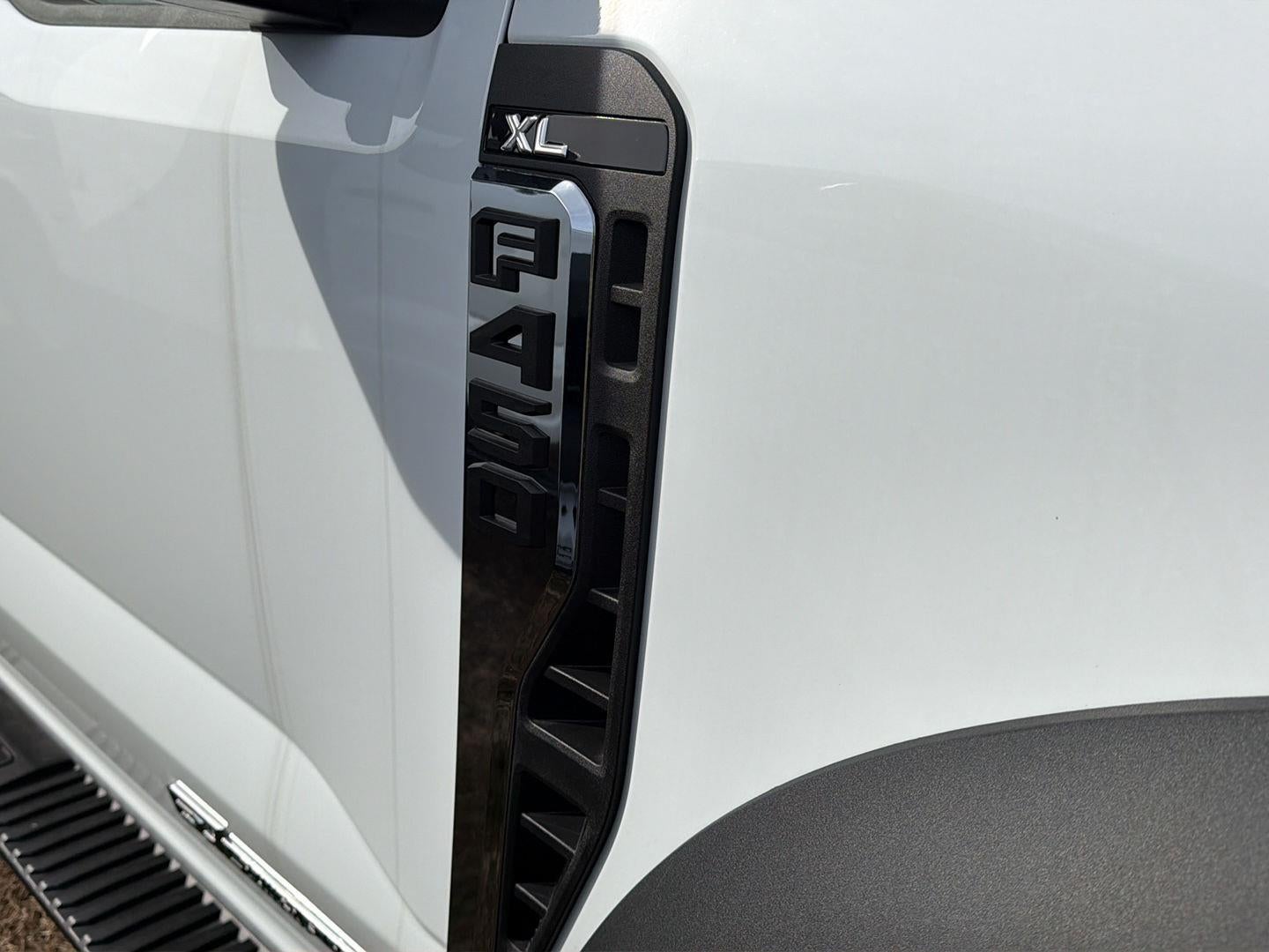 2025 Ford Super Duty F-450 DRW XLT