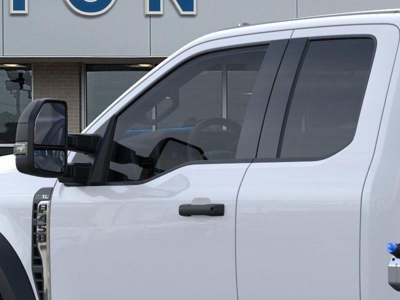 2025 Ford Super Duty F-450 DRW DYNAPRO 9' 3-4 YARD DUMP BODY, BUYERS I PAK TOOL BOX, 1/4 CABSHIELD MAUAL TARP, FULL PLATE 8 TON COMBO HITCH