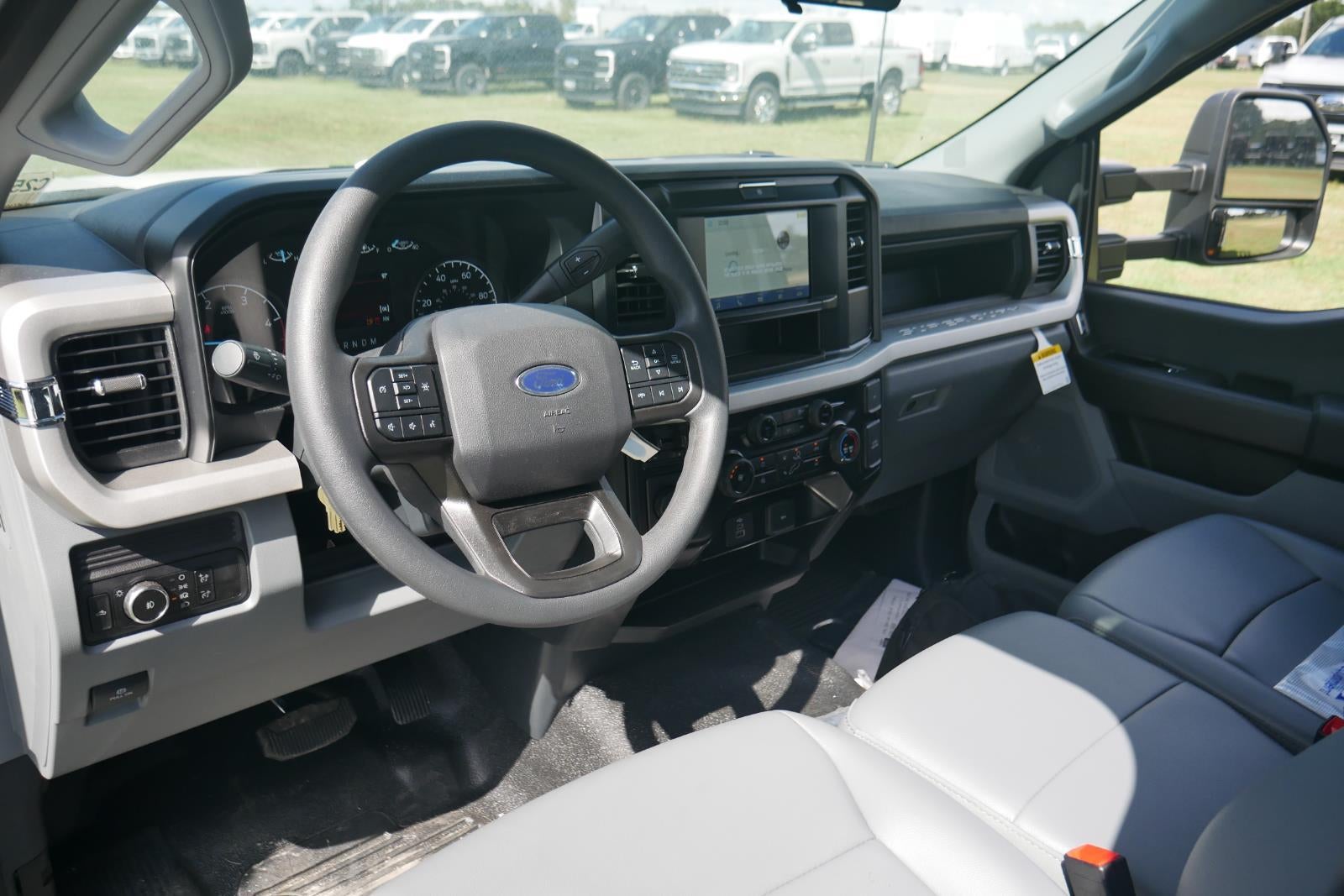 2025 Ford Super Duty F-550 DRW XL