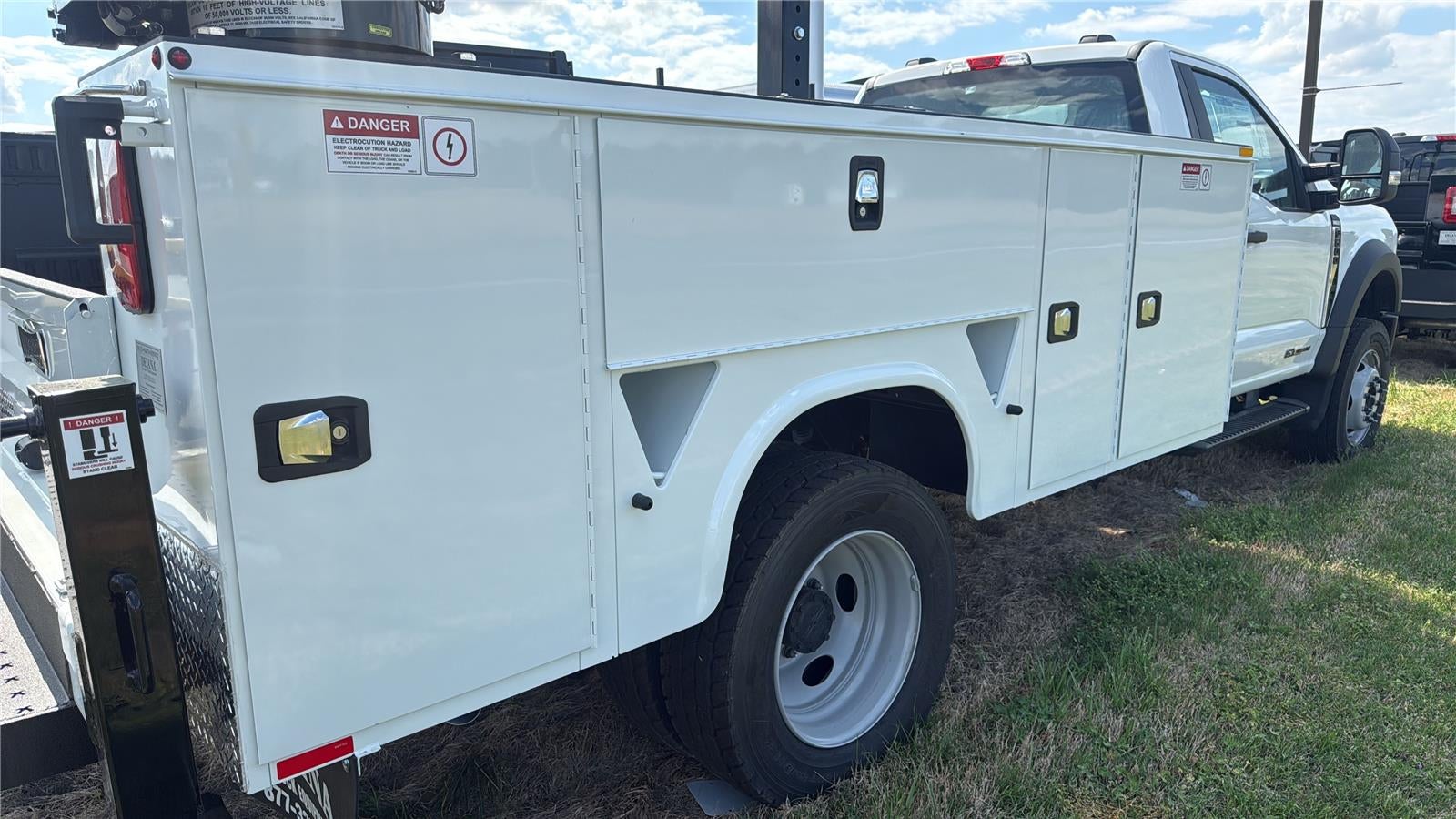 2025 Ford Super Duty F-600 DRW XL