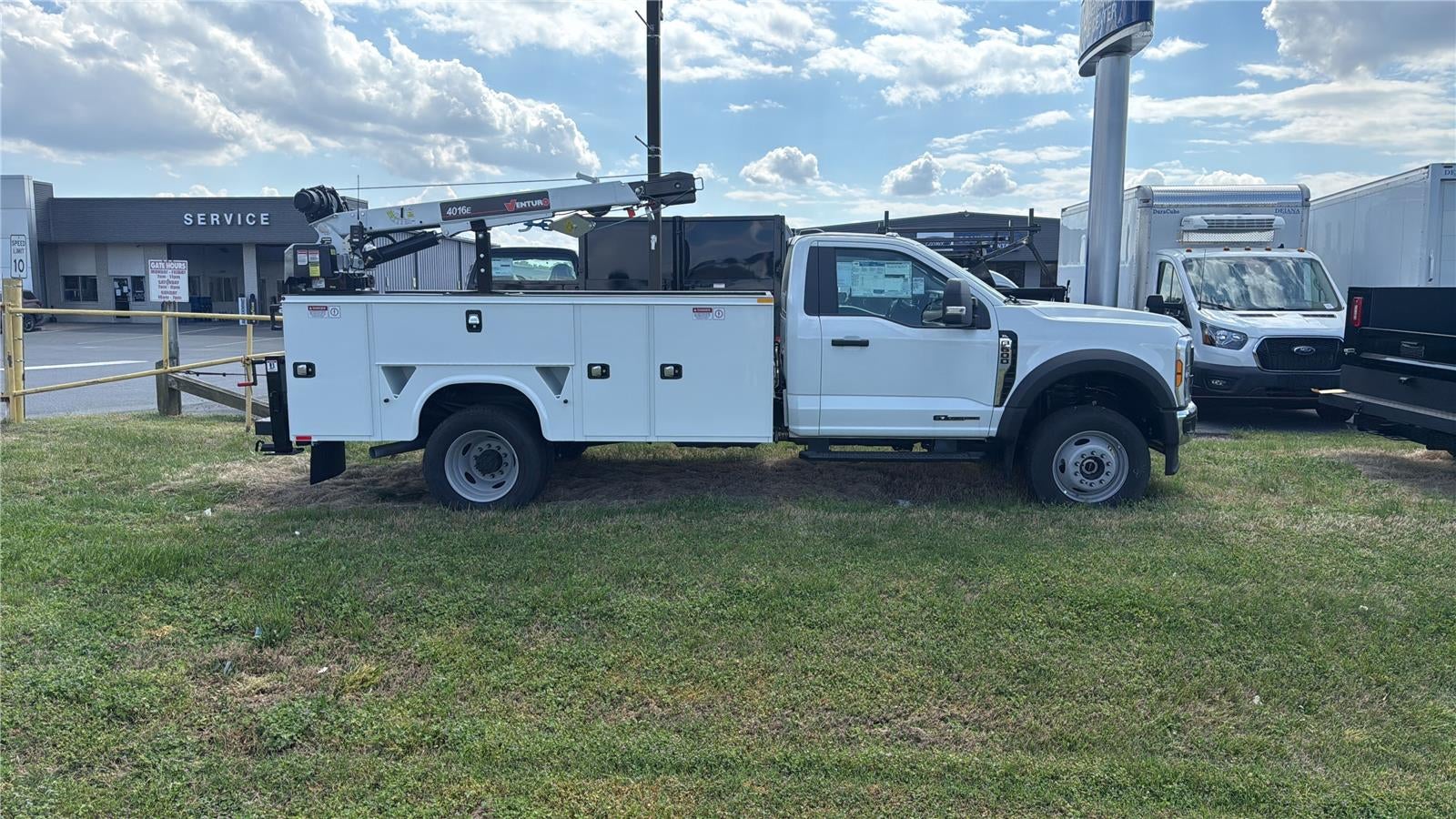 2025 Ford Super Duty F-600 DRW XL