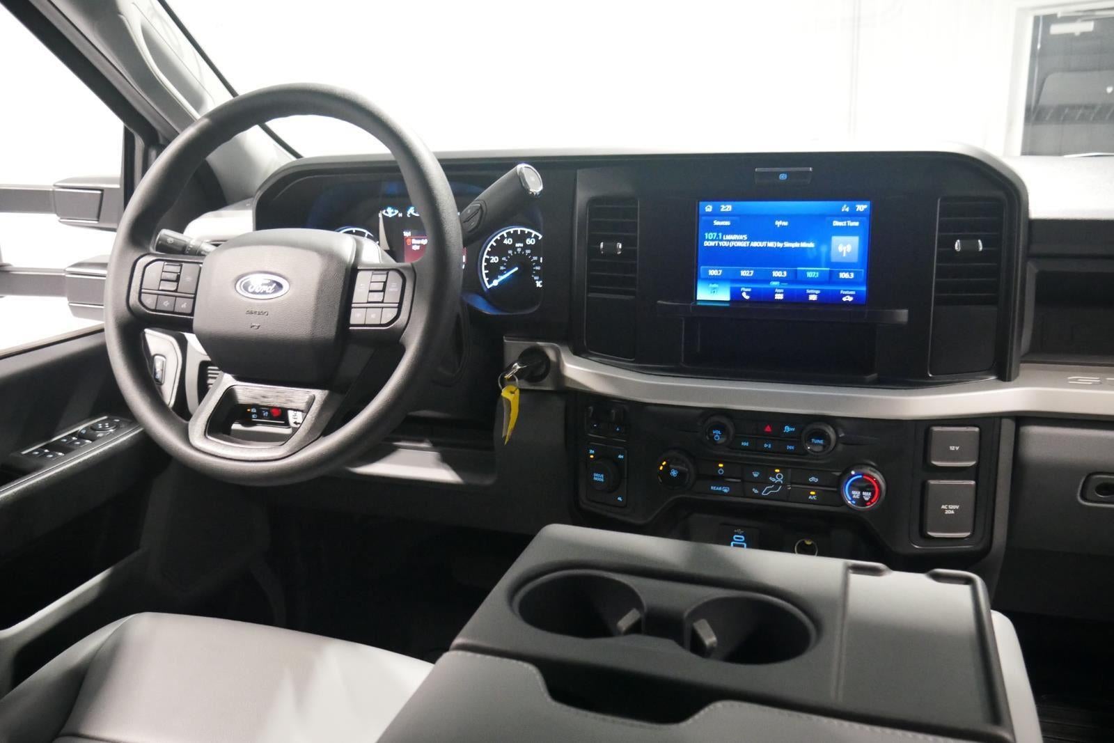 2026 Ford Super Duty F-550 DRW 9' DYNAPRO 3-4 YARD DUMP, BUYERS L-PAK TOOL BOX, 1/4 CABSHIELD MANUAL TARP, FULL COMBO HITCH 2 5/16"