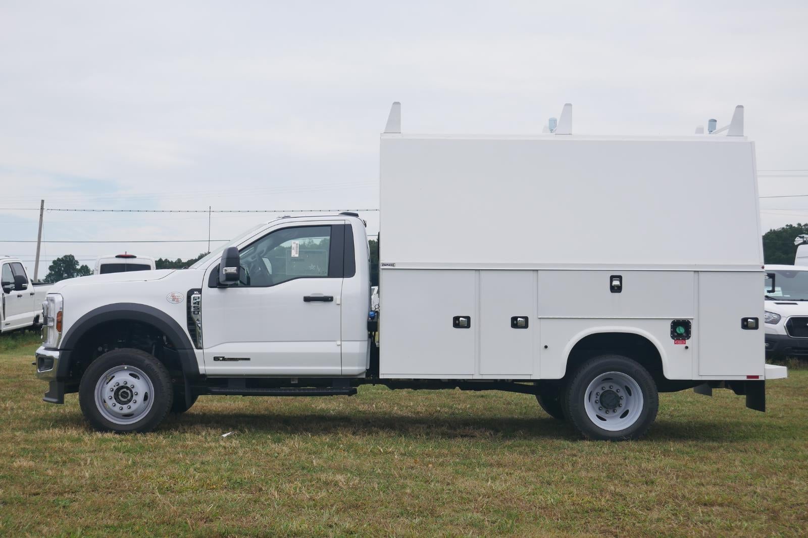2025 Ford Super Duty F-450 DRW 11' KNAPHEIDE KUV KC ENCLOSED SERVICE BODY, 3 BOW LADDER RACK, HITCH