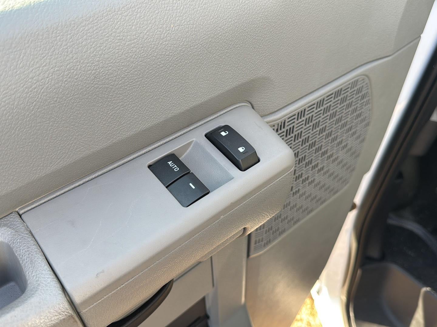 2026 Ford E-Series Cutaway 10' KNAPHEIDE KUV UTILITY VAN, MASTER LOCKING SYSTEM, CLASS V HITCH, 3 BOW LADDER RACK