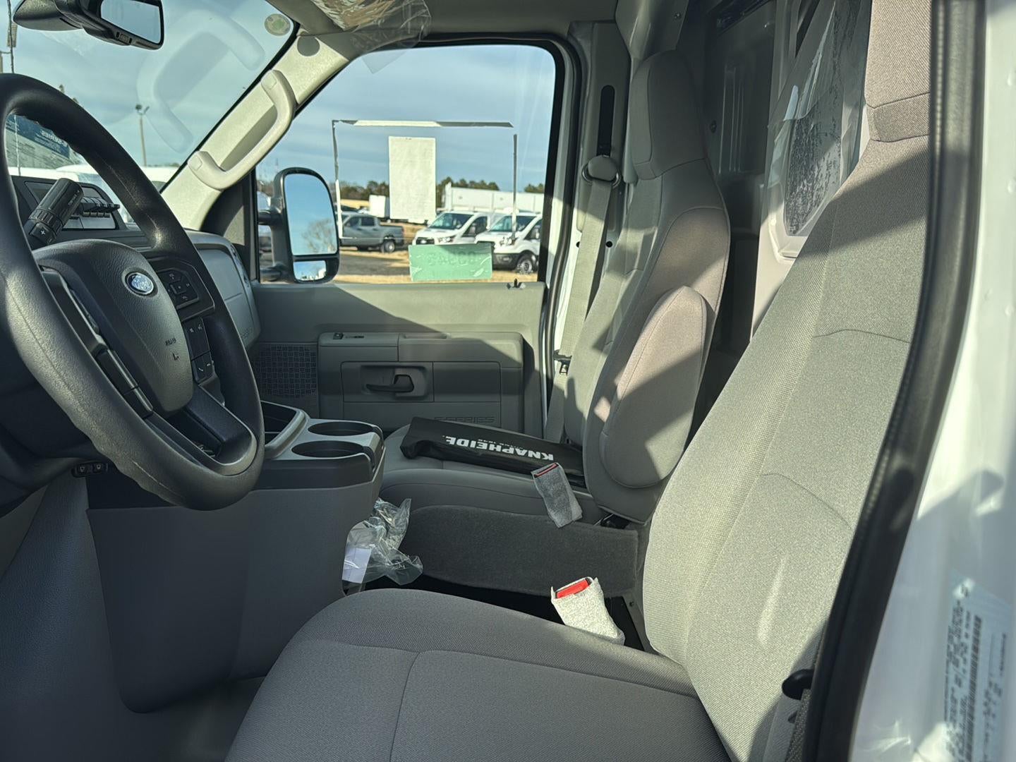 2026 Ford E-Series Cutaway 10' KNAPHEIDE KUV UTILITY VAN, MASTER LOCKING SYSTEM, CLASS V HITCH, 3 BOW LADDER RACK