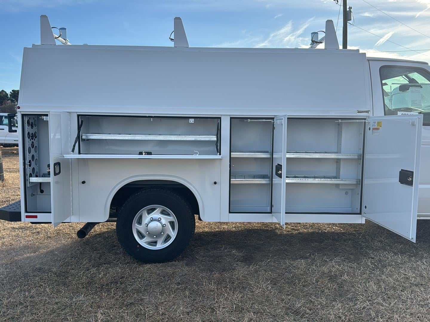 2026 Ford E-Series Cutaway 10' KNAPHEIDE KUV UTILITY VAN, MASTER LOCKING SYSTEM, CLASS V HITCH, 3 BOW LADDER RACK