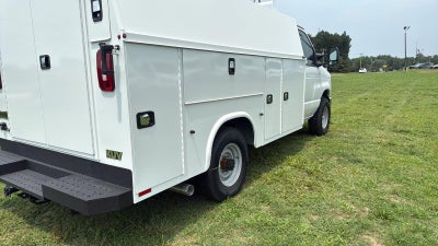 2027 Ford E-Series Cutaway 10' KNAPHEIDE KUV LOW ROOF ENCLOSED SERVICE BODY, MASTER LOCK SYSTEM, CLASS V HITCH, 3 BOW LADDER RACK