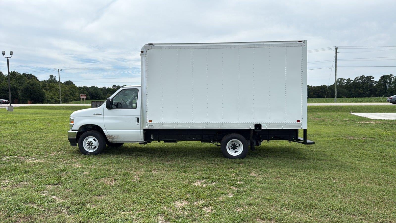 2027 Ford E-Series Cutaway 14' DURACUBE ALUMINUM BODY, ROLL UP DOOR