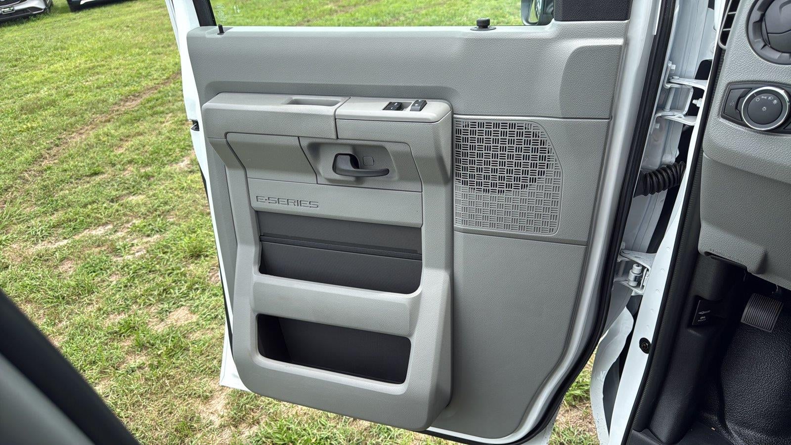 2027 Ford E-Series Cutaway 14' DURACUBE ALUMINUM BODY, ROLL UP DOOR