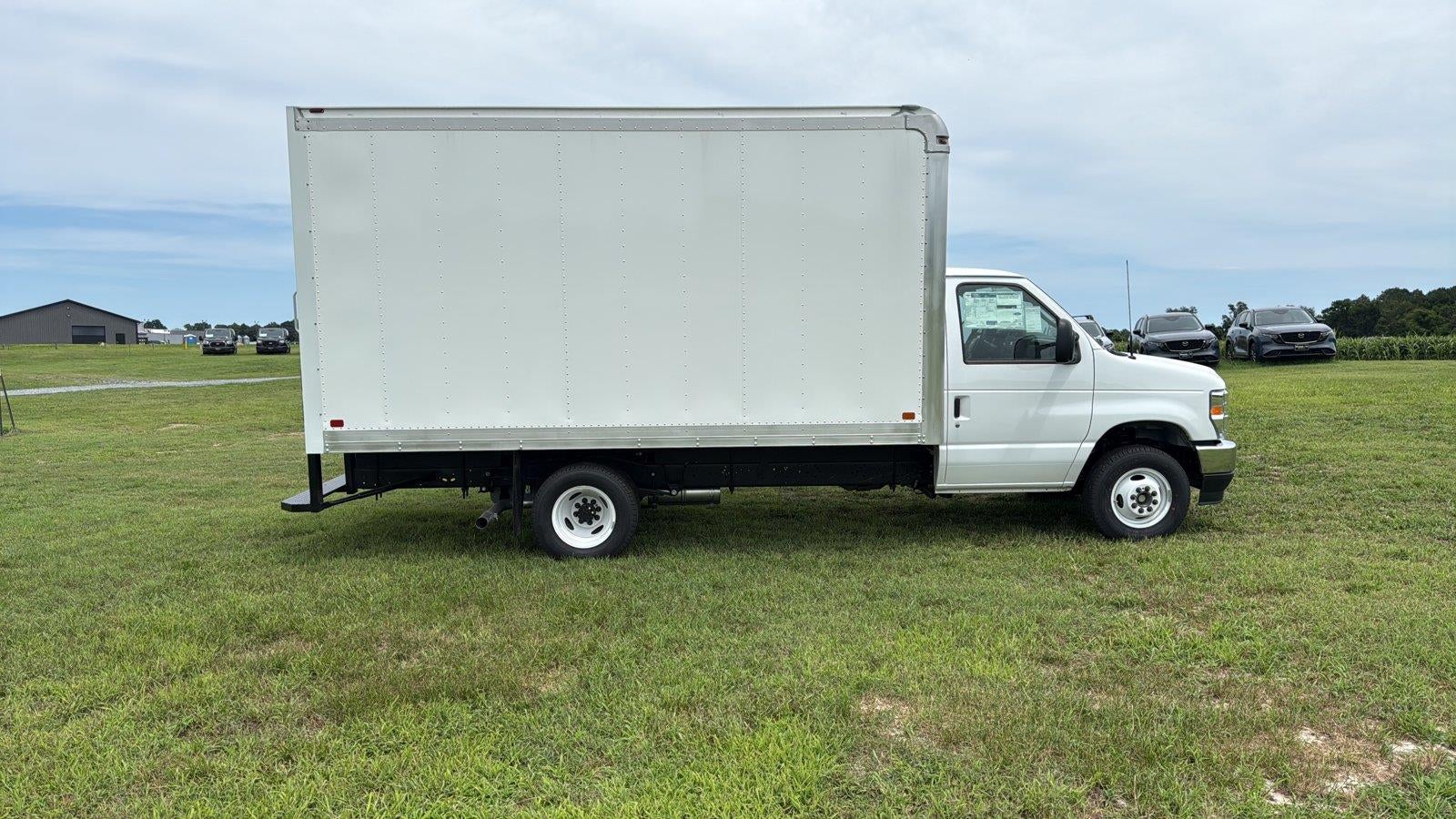2027 Ford E-Series Cutaway 14' DURACUBE ALUMINUM BODY, ROLL UP DOOR