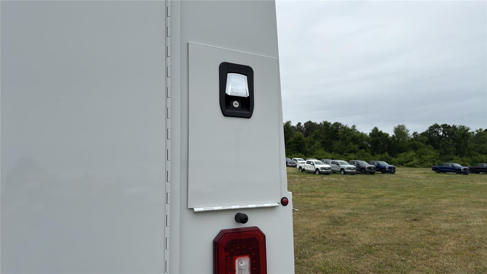 2026 Ford E-Series Cutaway 10' KNAPHEIDE KUV BODY BACK UP CAMERA CLASS V RECEIVER HITCH 3 BOW LADDER RACK