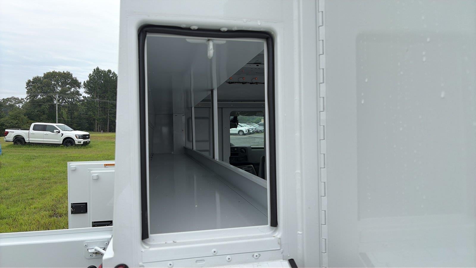 2027 Ford E-Series Cutaway Base