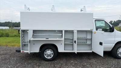 2027 Ford E-Series Cutaway Base