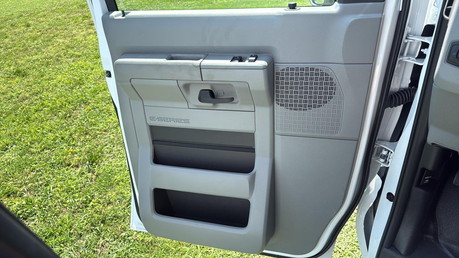 2027 Ford E-Series Cutaway Base