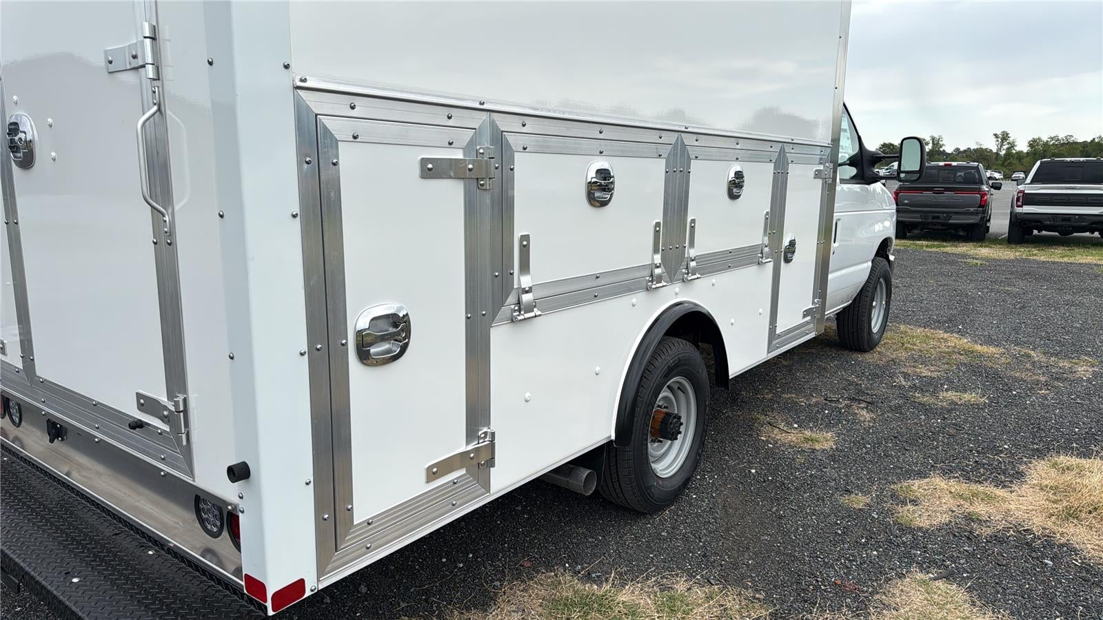2027 Ford E-Series Cutaway E-350 SRW