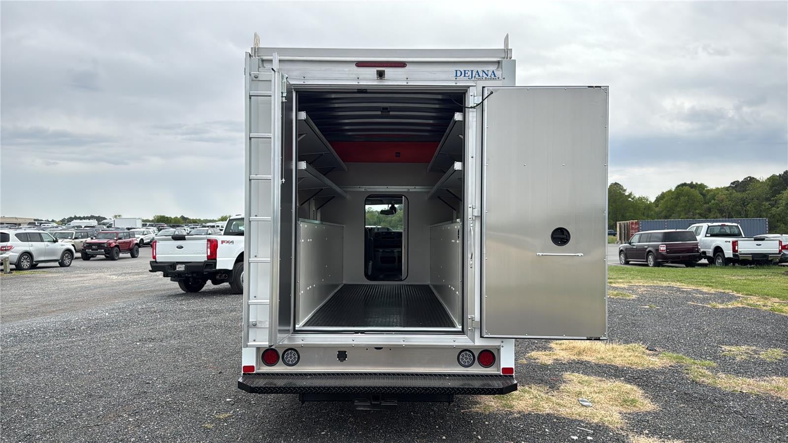 2027 Ford E-Series Cutaway E-350 SRW