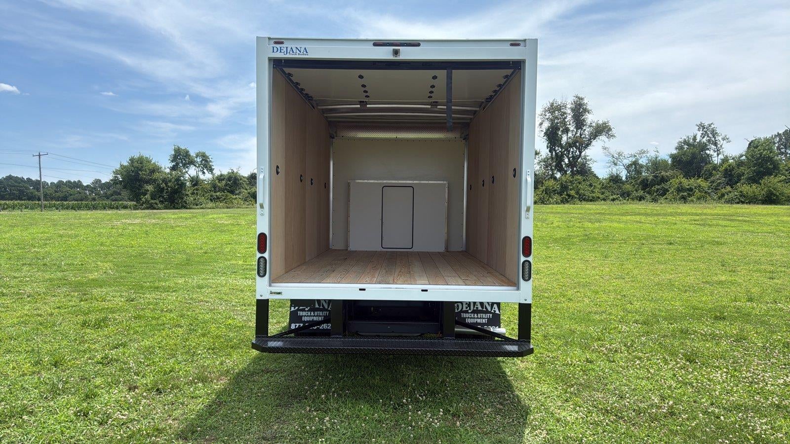 2027 Ford E-Series Cutaway 14' DURACUBE ALUMINUM BODY, ROLL UP DOOR