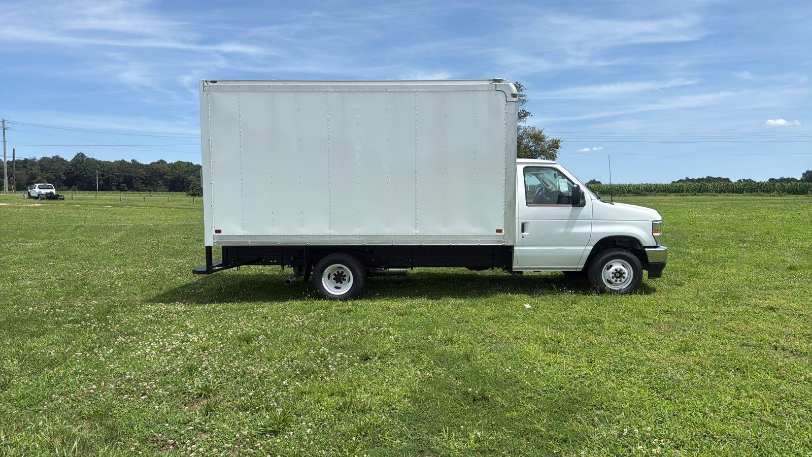 2027 Ford E-Series Cutaway 14' DURACUBE ALUMINUM BODY, ROLL UP DOOR