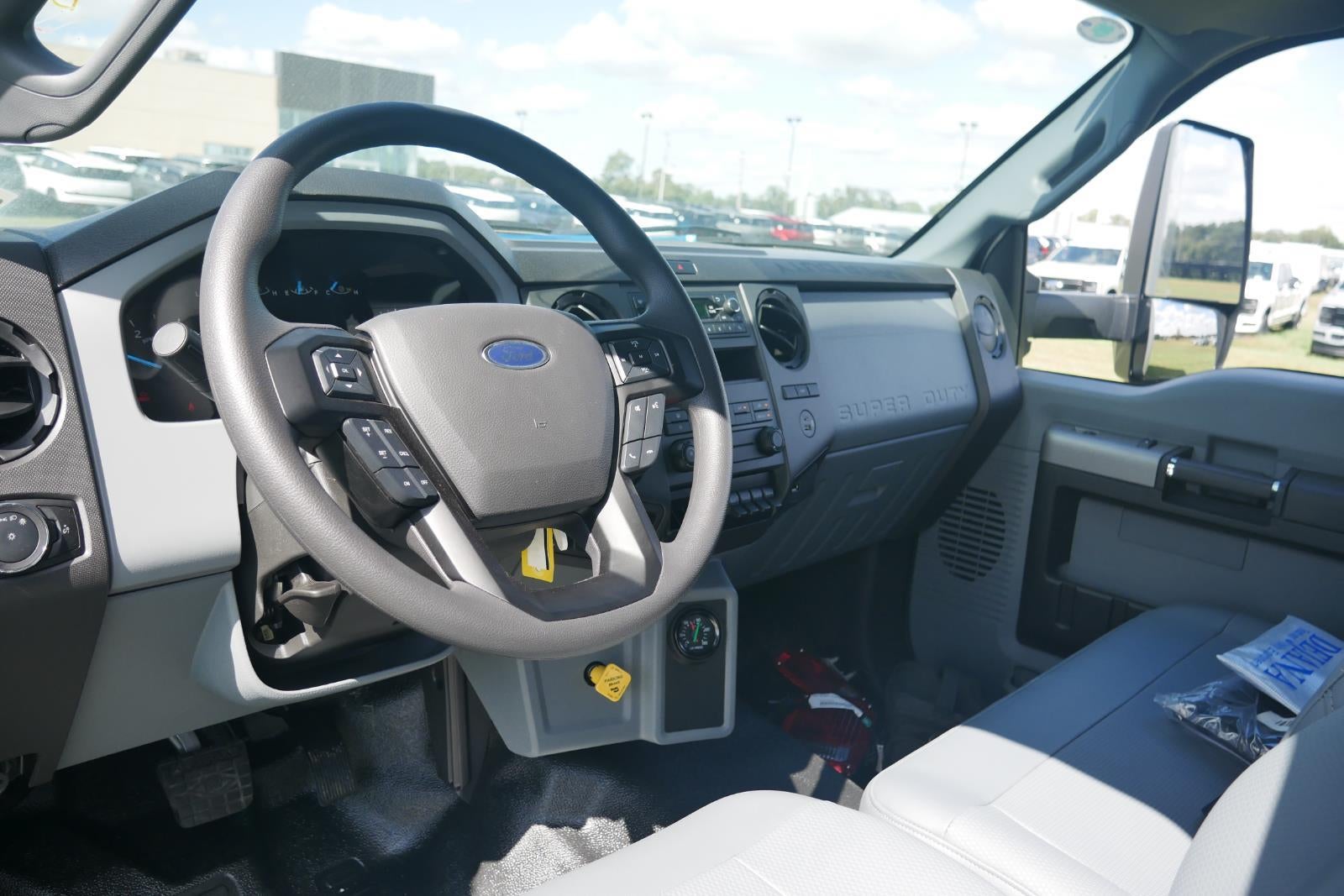 2025 Ford F-750 Straight Frame 24' DEJANA DURABOX PRO ALUMINUM BODY, THIEMAN MEDIUM DUTY RAILGATE , 2,000 LB CAPACITY, E TRACK ON EACH WALL, FORK LIFT PACKAGE