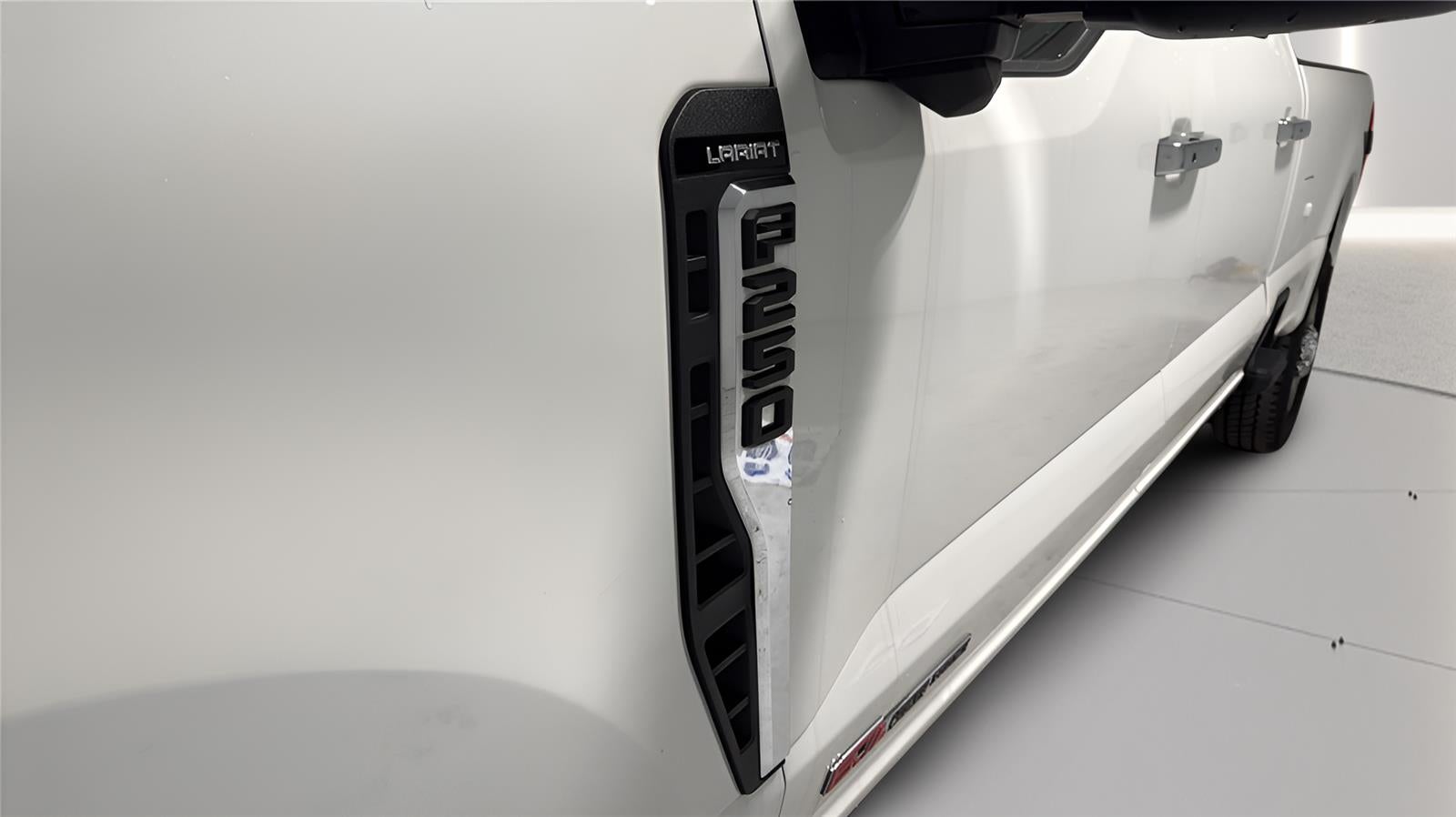 2023 Ford Super Duty F-250 Lariat