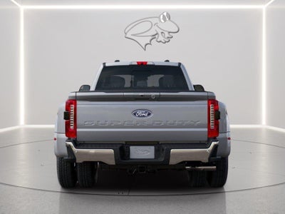 2027 Ford Super Duty F-350 DRW Lariat