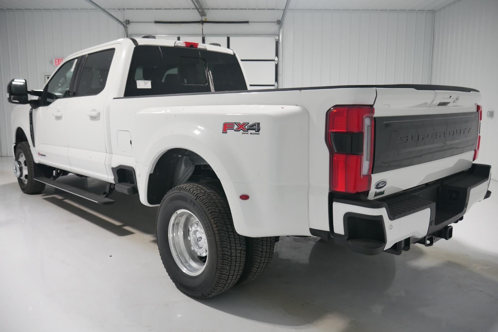 2025 Ford Super Duty F-350 DRW Platinum