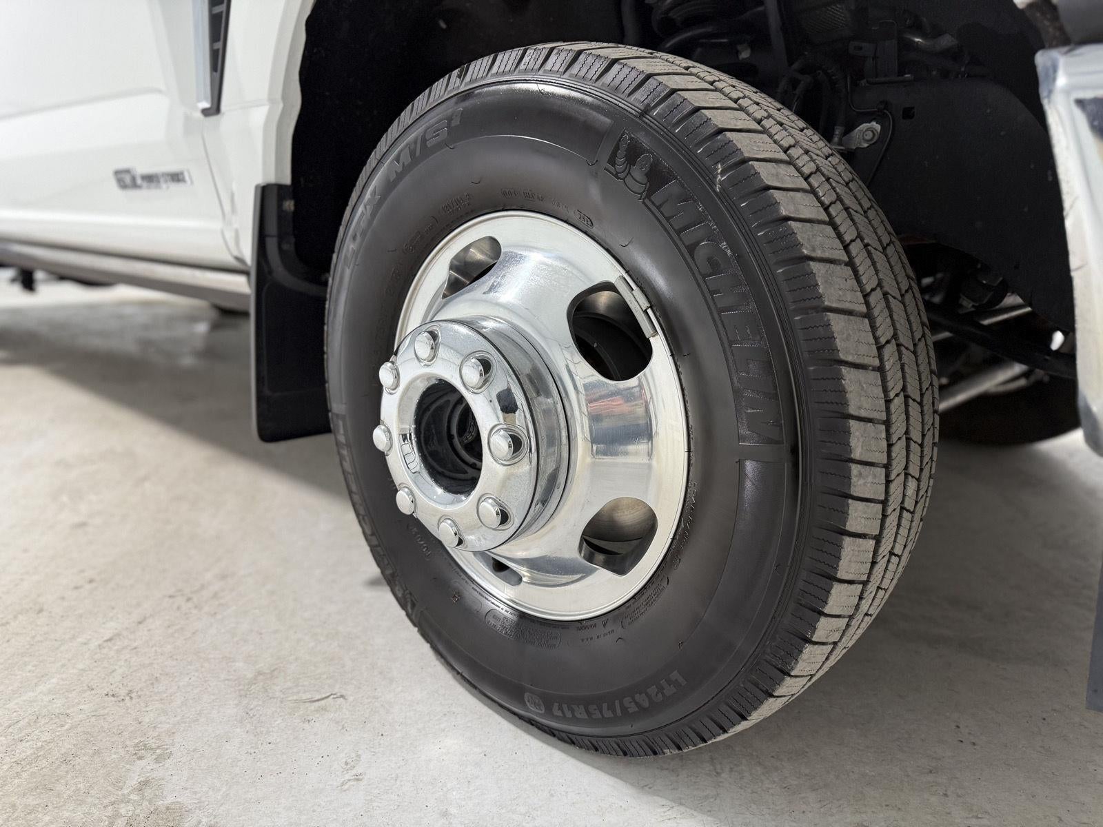 2023 Ford Super Duty F-350 DRW Lariat