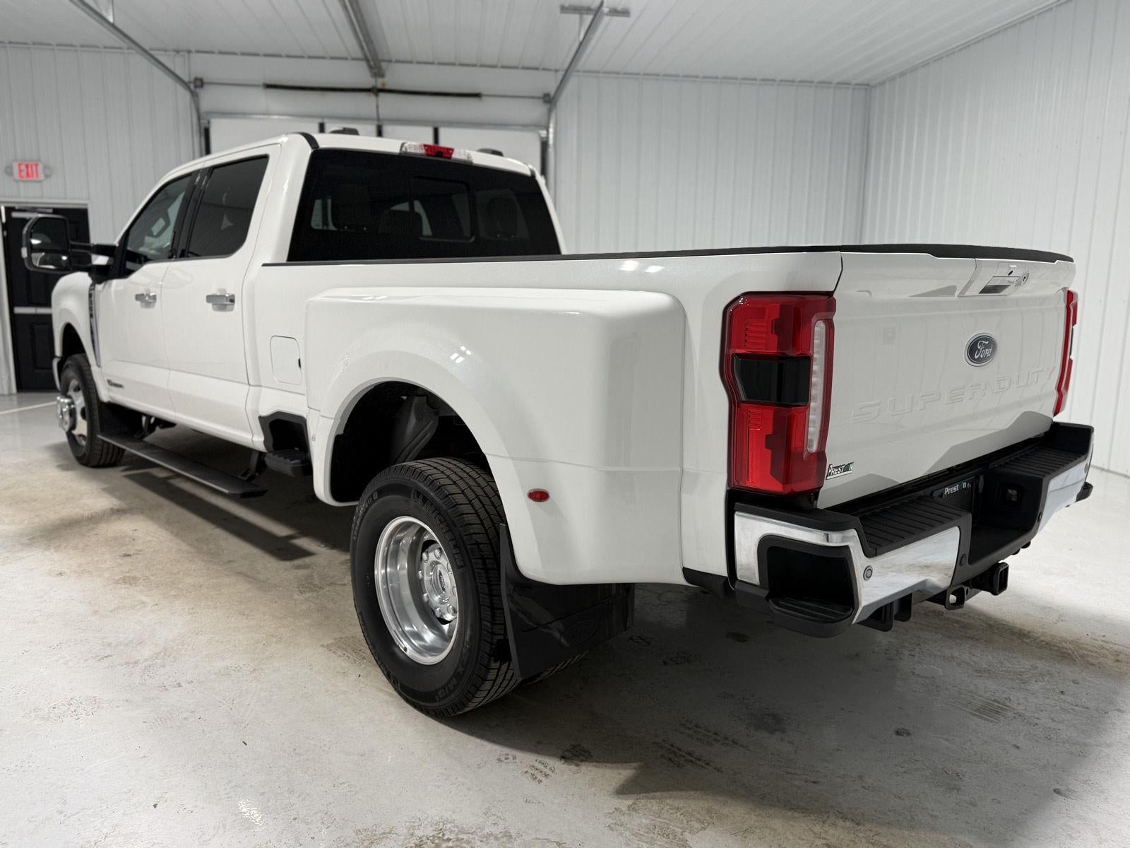 2023 Ford Super Duty F-350 DRW Lariat