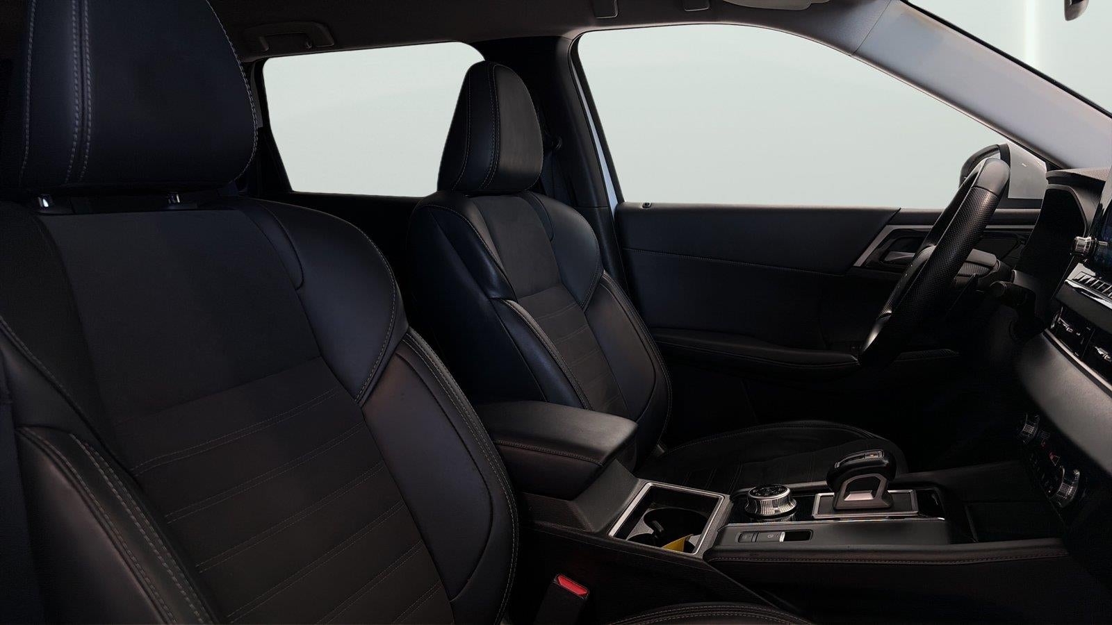 2024 Mitsubishi Outlander Base