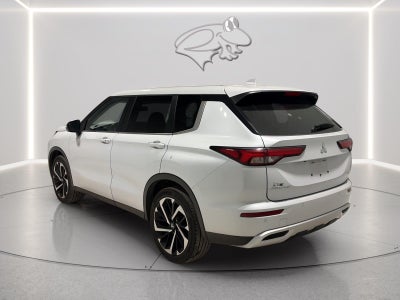 2024 Mitsubishi Outlander Base