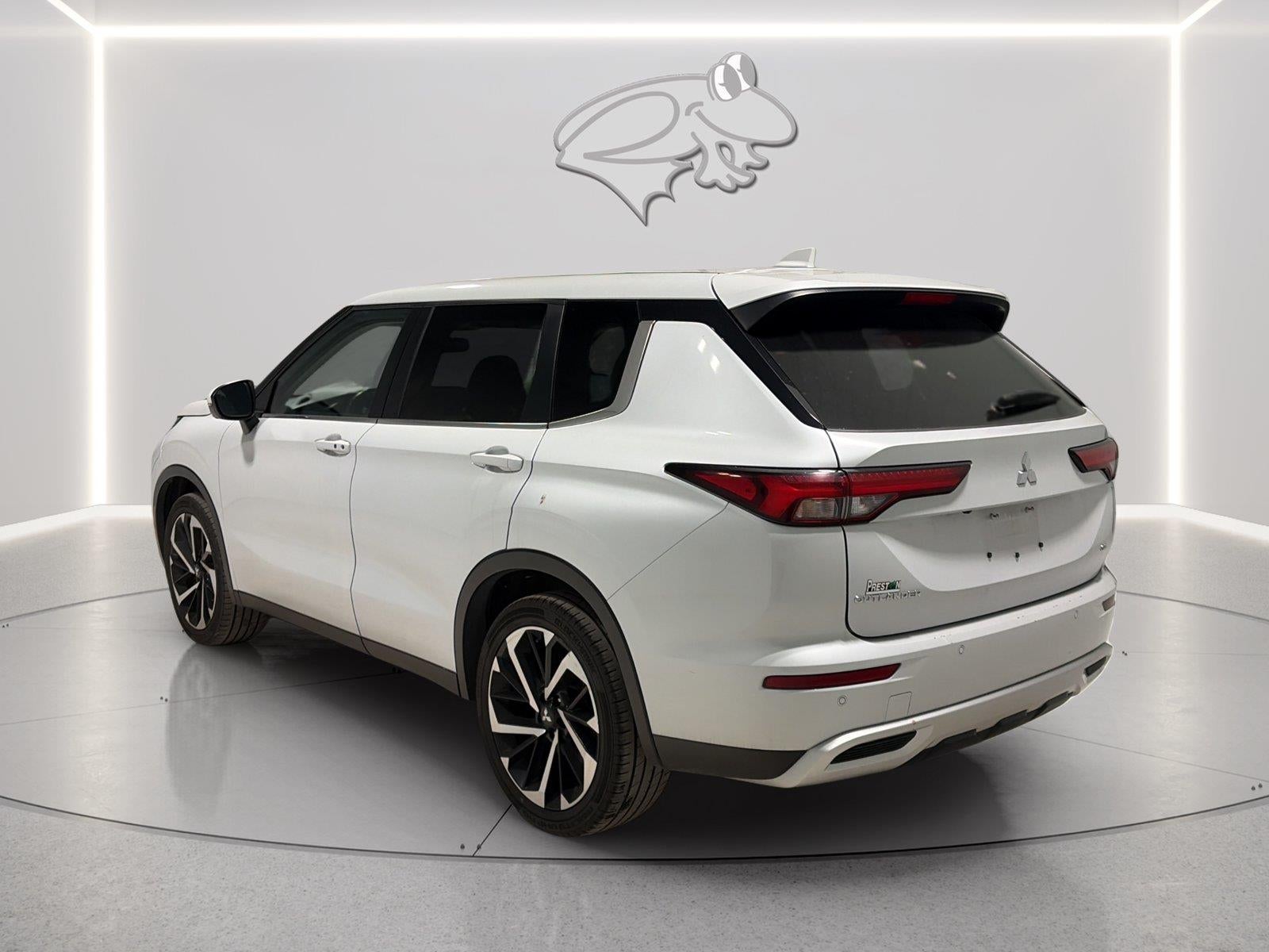 2024 Mitsubishi Outlander Base