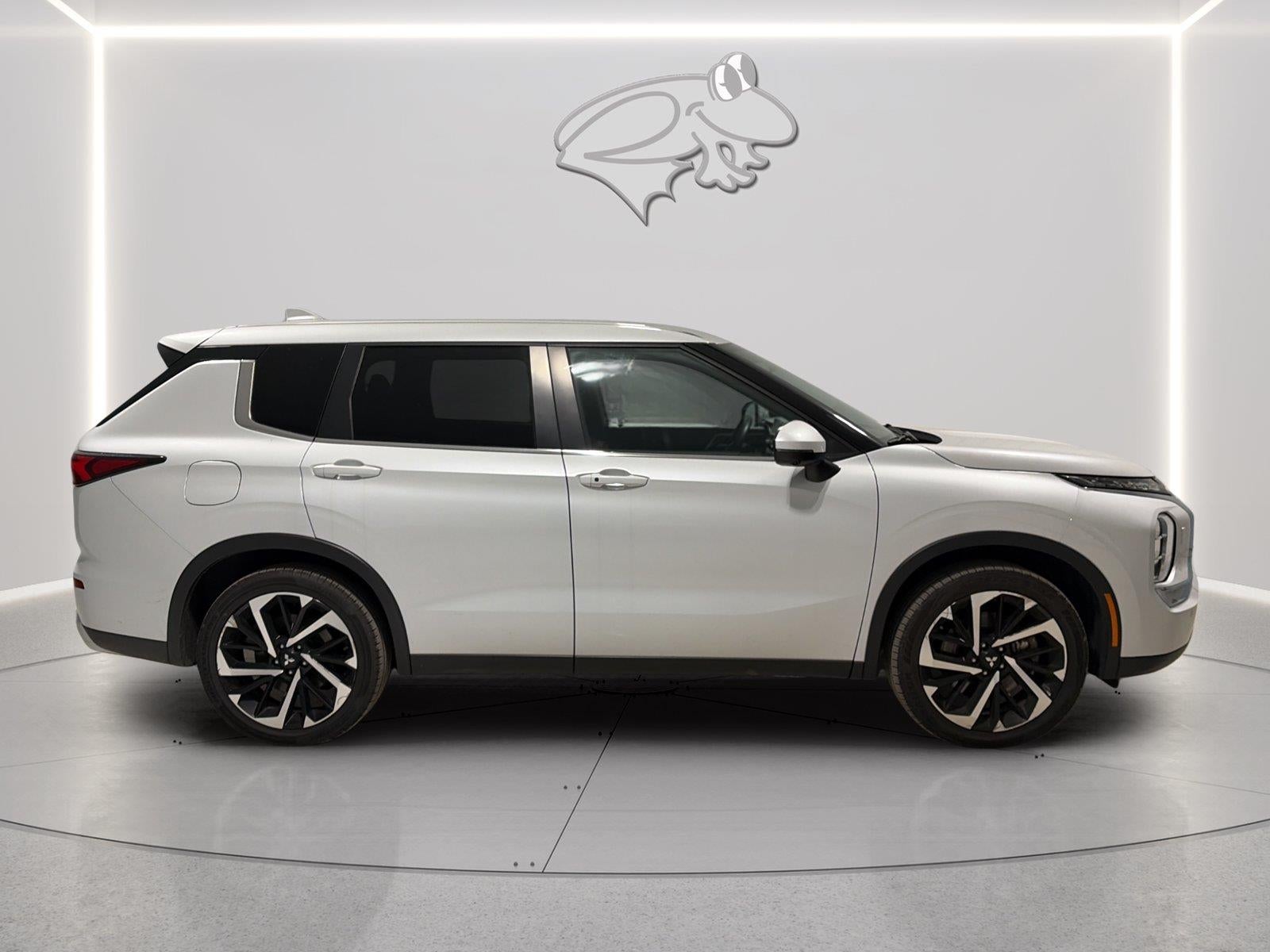 2024 Mitsubishi Outlander Base