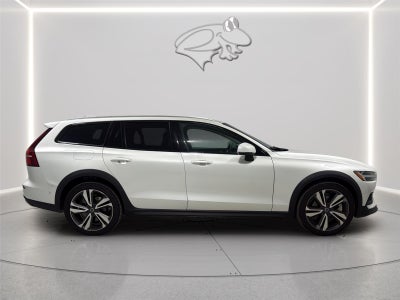 2025 Volvo V60 Cross Country Plus