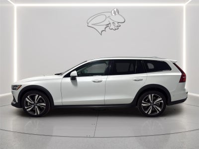 2025 Volvo V60 Cross Country Plus