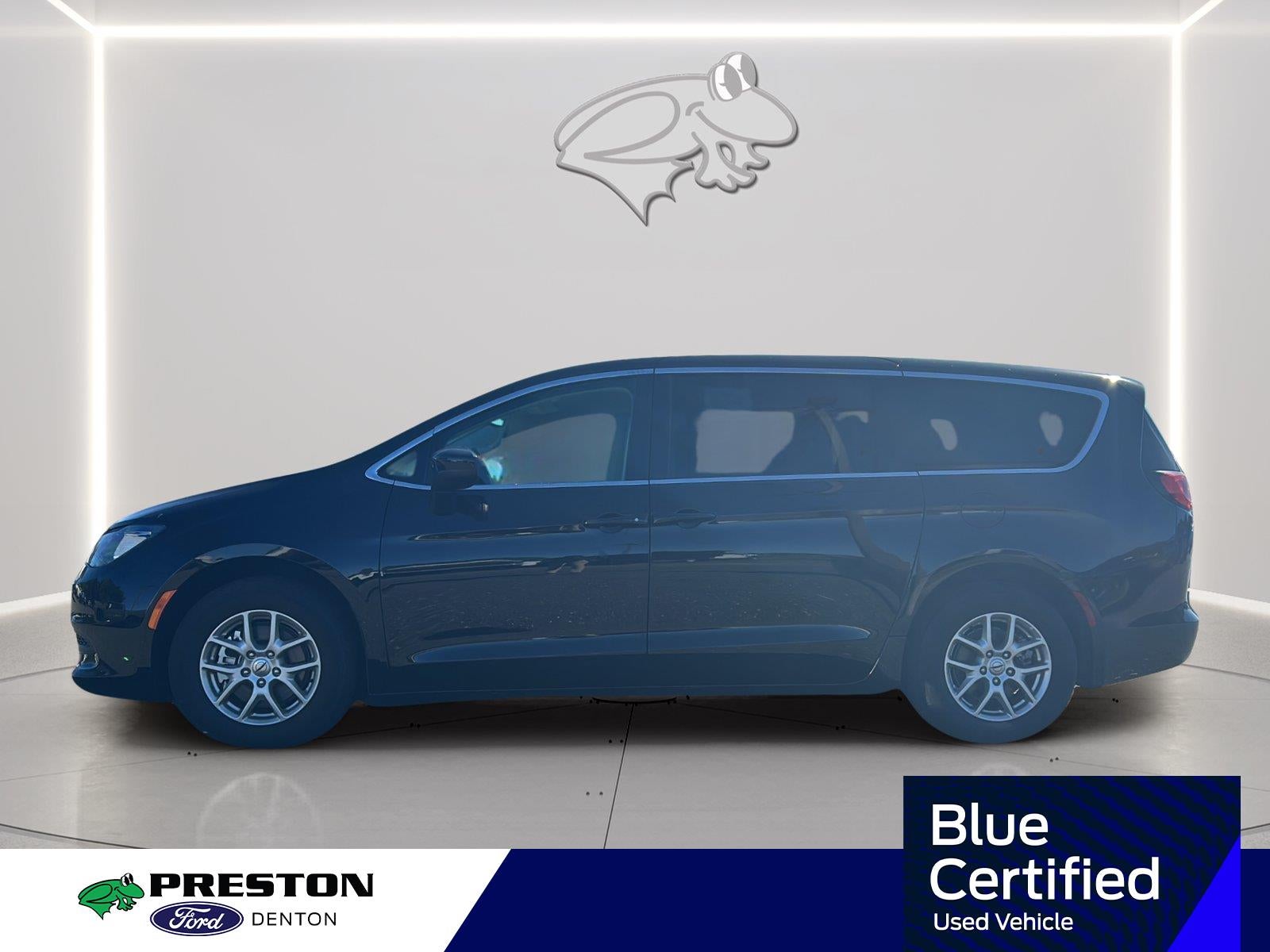 2024 Chrysler Voyager LX