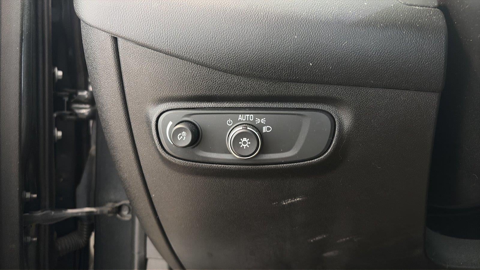 2021 Chevrolet Equinox LS - Photo 17
